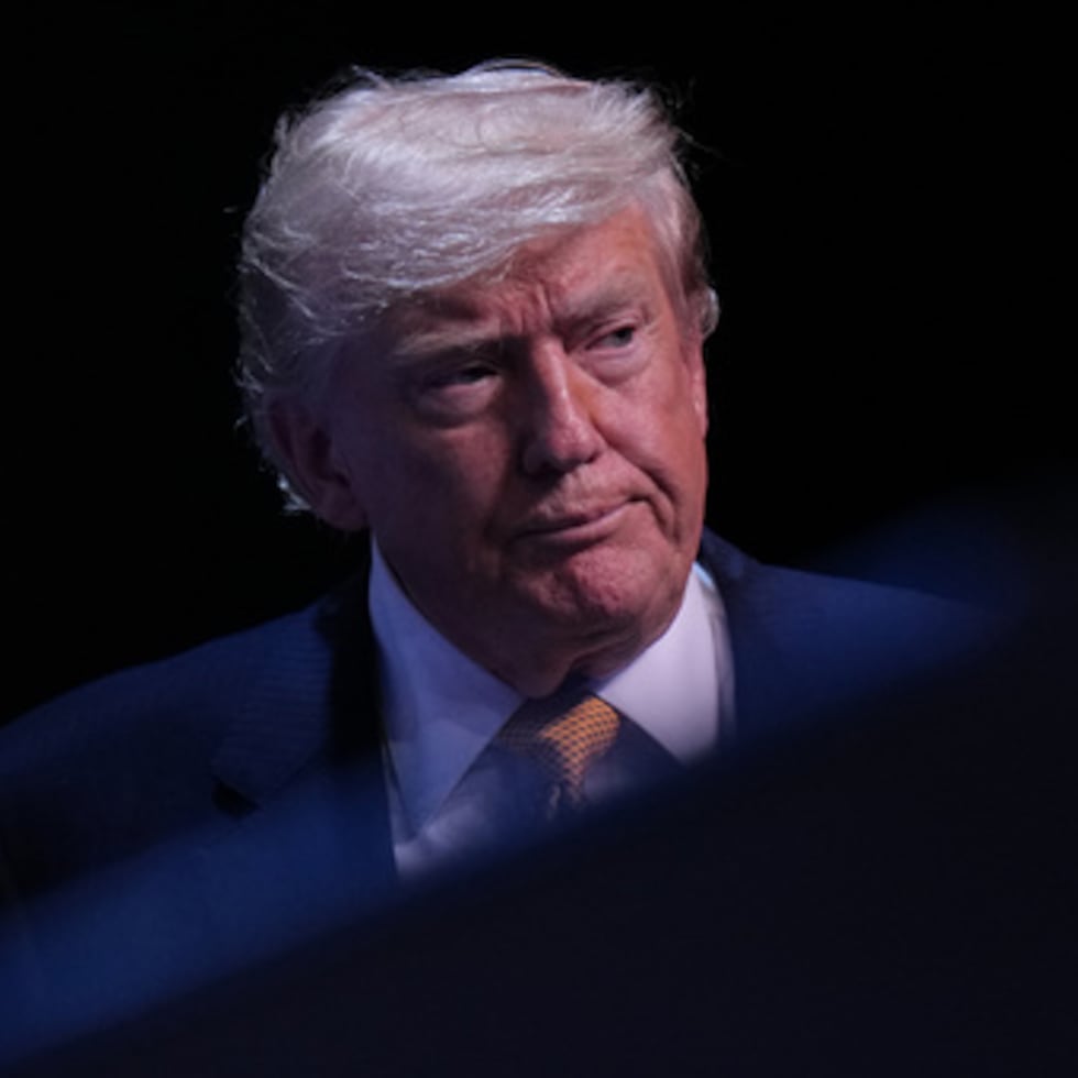 El presidente de Estados Unidos, Donald Trump, afirmó que los recientes ataques iraníes contra barcos en el estrecho de Ormuz suponían el fin de un frágil alto el fuego y amenazó con intensificar el conflicto si no se detenían.