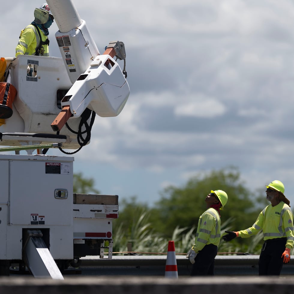 La empresa, encargada de la transmisión y distribución de energía eléctrica en Puerto Rico, aseguró que se mantiene en comunicación y coordinación con las compañías generatrices.