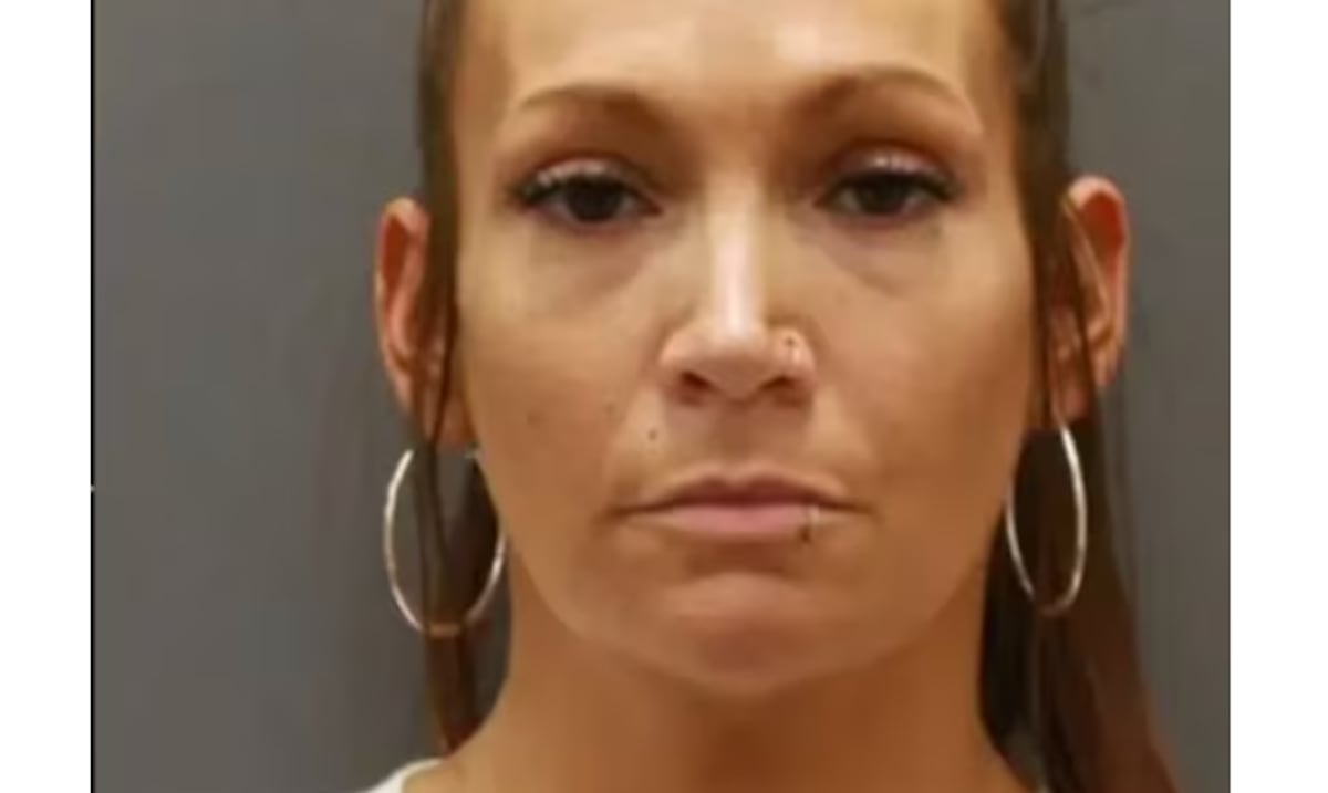 Photo: elnuevodia.com Mujer con parecido a Jennifer López es arrestada y su foto policial se vuelve viral