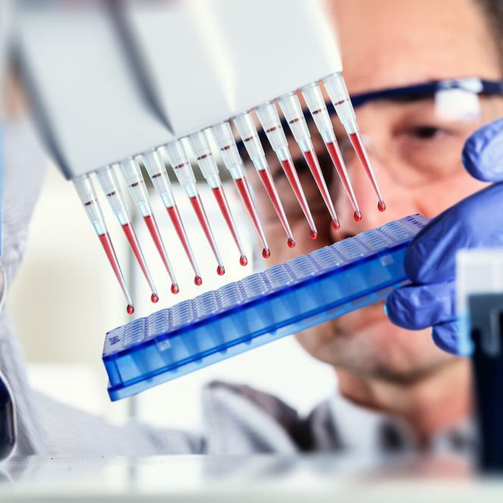 Los altos costes operacionales, y en especial, el pobre servicio eléctrico que ofrece Puerto Rico impide que la isla pueda atraer más inversión farmacéutica, explica el exdirector ejecutivo de la Compañía de Fomento Industrial (Pridco, en inglés), Eric Santiago Justiniano.