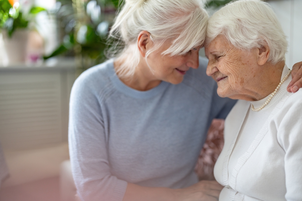 La alerta que emite esta tecnología la recibe el cuidador de la persona con Alzheimer a través de una llamada telefónica.