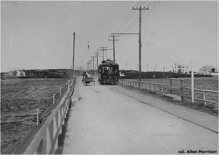 En 1911, San Juan Light and Transit Company construyó una nueva línea a través de Condado, la cual conectaba con la línea del Parque y formaba un amplio circuito. La instalación de postes eléctricos fue necesaria para el desarrollo de esta vía.