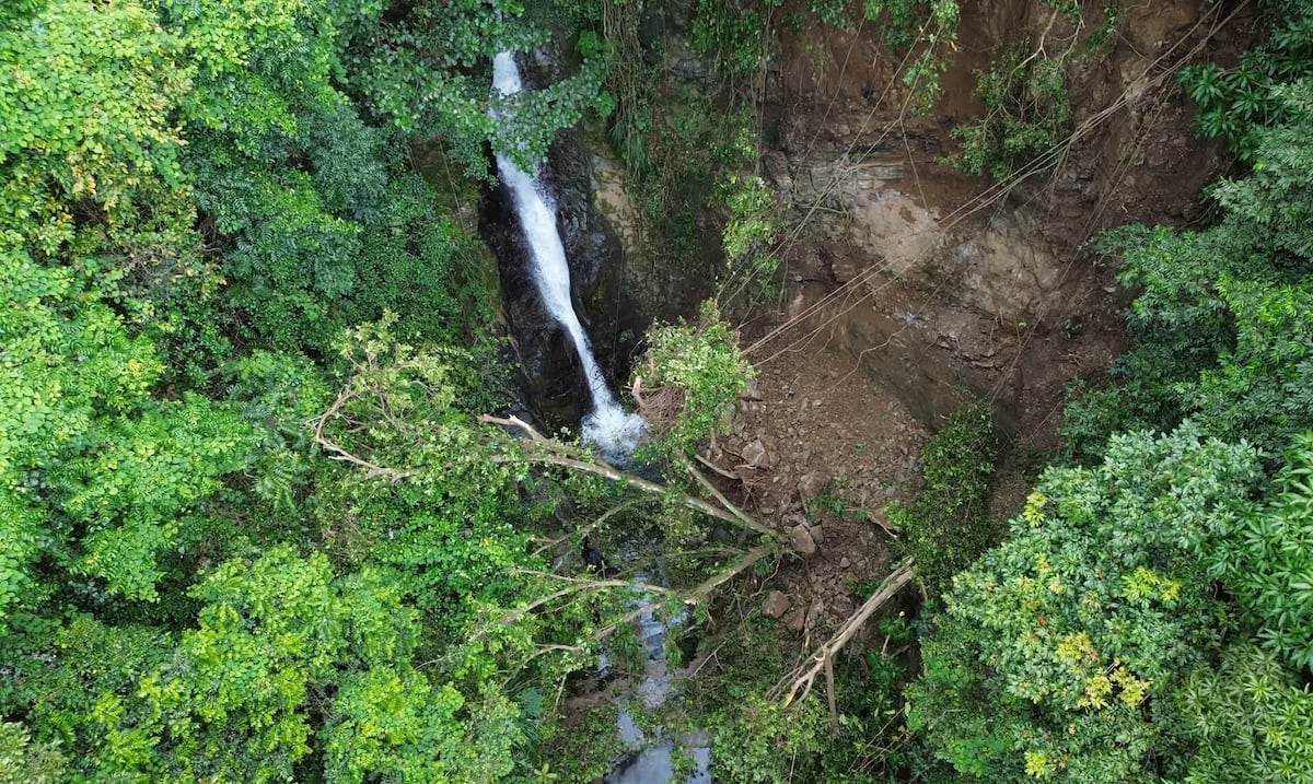 Desprendimiento de rocas obliga al cierre de La Soplaera en Peñuelas