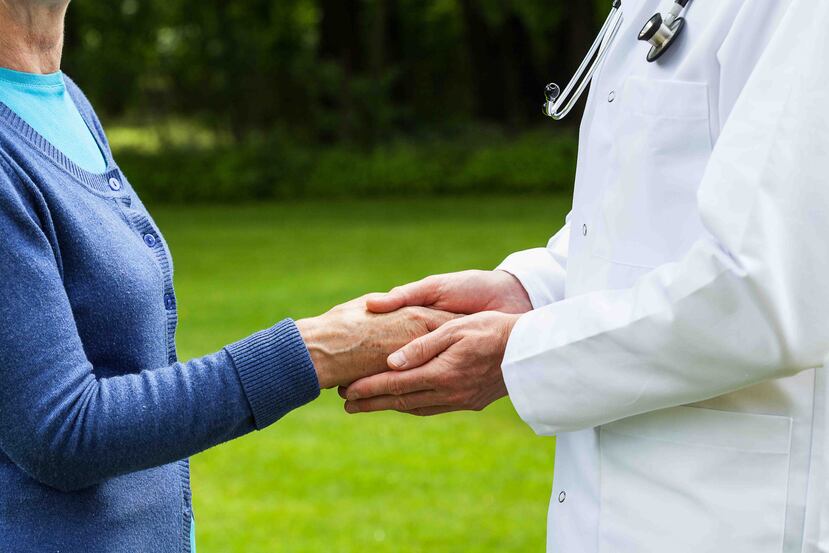 Medicare ayuda a cubrir los servicios de hospitalización parcial suministrados por el departamento de pacientes ambulatorios de un hospital o por un centro comunitario de salud mental. (Shutterstock.com)
