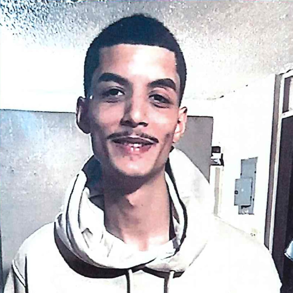 Andrés Heredia Blanco, de 22 años, fue visto por última vez el pasado 21 de marzo de 2026 cuando salió de su hogar en el Residencial Las Gardenias en Bayamón.