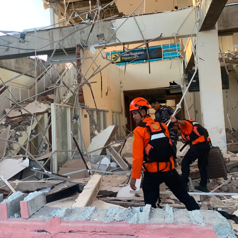Un potente terremoto de magnitud 7.7, registrado el 14 de agosto de 2026, sacudió el mar frente a la costa de Indonesia.