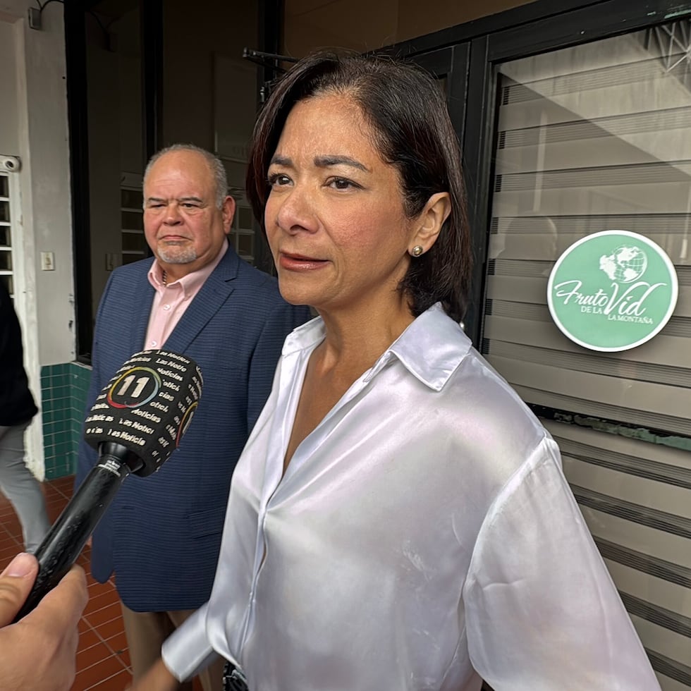 Department of Justice Secretary Lourdes Gómez Torres, together with Aibonito District Attorney Ernesto Quesada Ojeda.