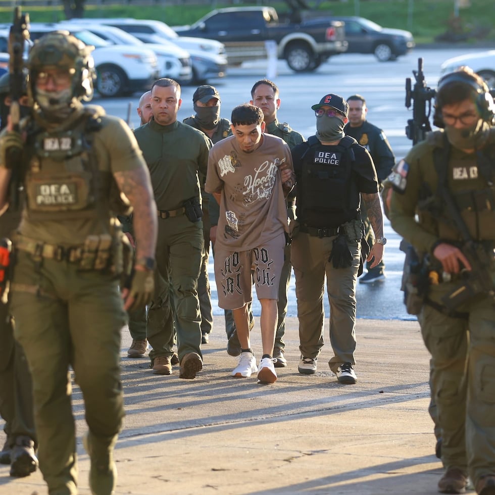 Las autoridades federales arrestaron a Edwin Rivera Pérez, conocido como “Bubu”, quien supuestamente habría incitado un ataque a tiros en Cataño en 2023, ya que era a quien buscaban los gatilleros.