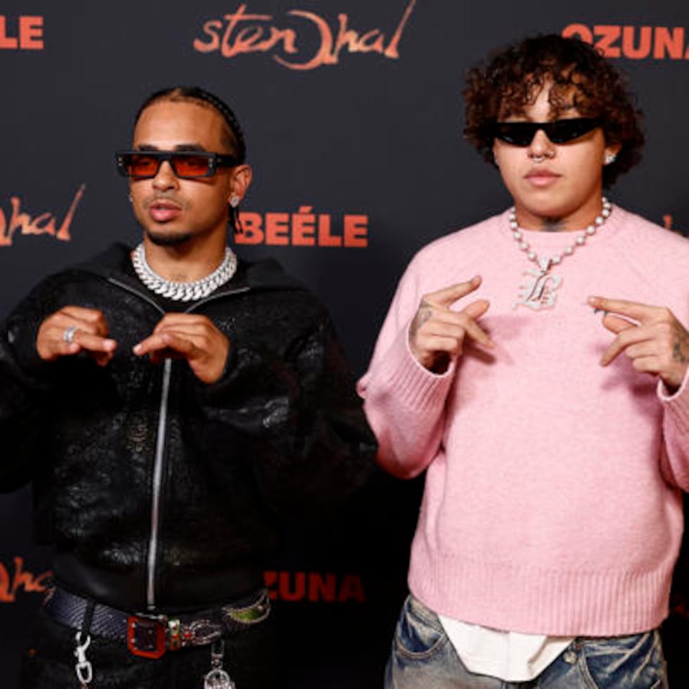 Los cantantes Beéle y Ozuna, posan a su llegada a la presentación de su nuevo albúm en Madrid. EFE / Rodrigo Jiménez.