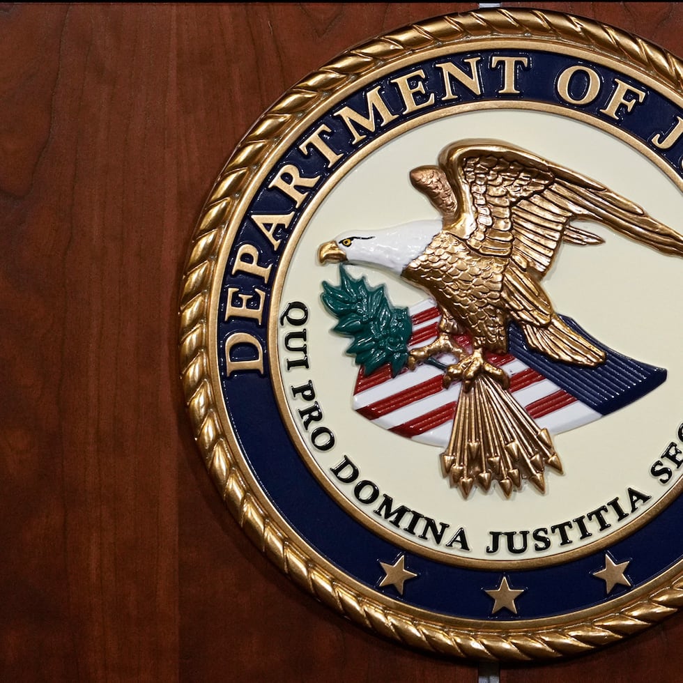 El Departamento de Justicia de Estados Unidos y el FBI señalaron en un comunicado que las plataformas QScan y QTRouter permitían infectar miles de dispositivos conectados a internet y utilizarlos para ocultar el origen de los ataques.
