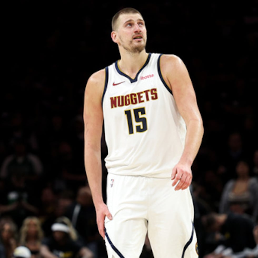 Nikola Jokic logró 28 puntos en el revés de los Nuggets en el sexto juego ante Minnesota.