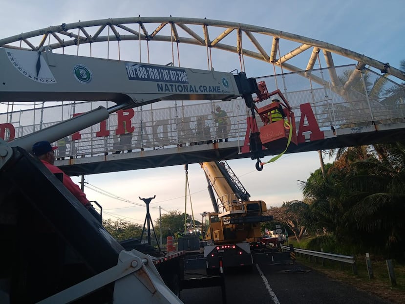 La remoción del puente peatonal ubicado sobre la PR-2.