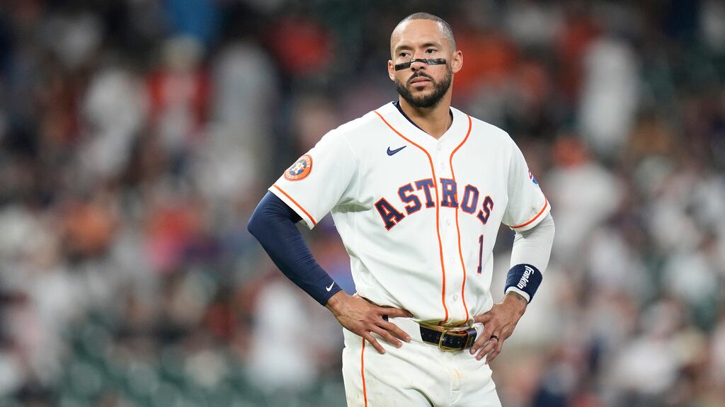 Imagen de la cobertura de: Carlos Correa no volverá a jugar esta temporada con los Astros tras inflamación en el tobillo