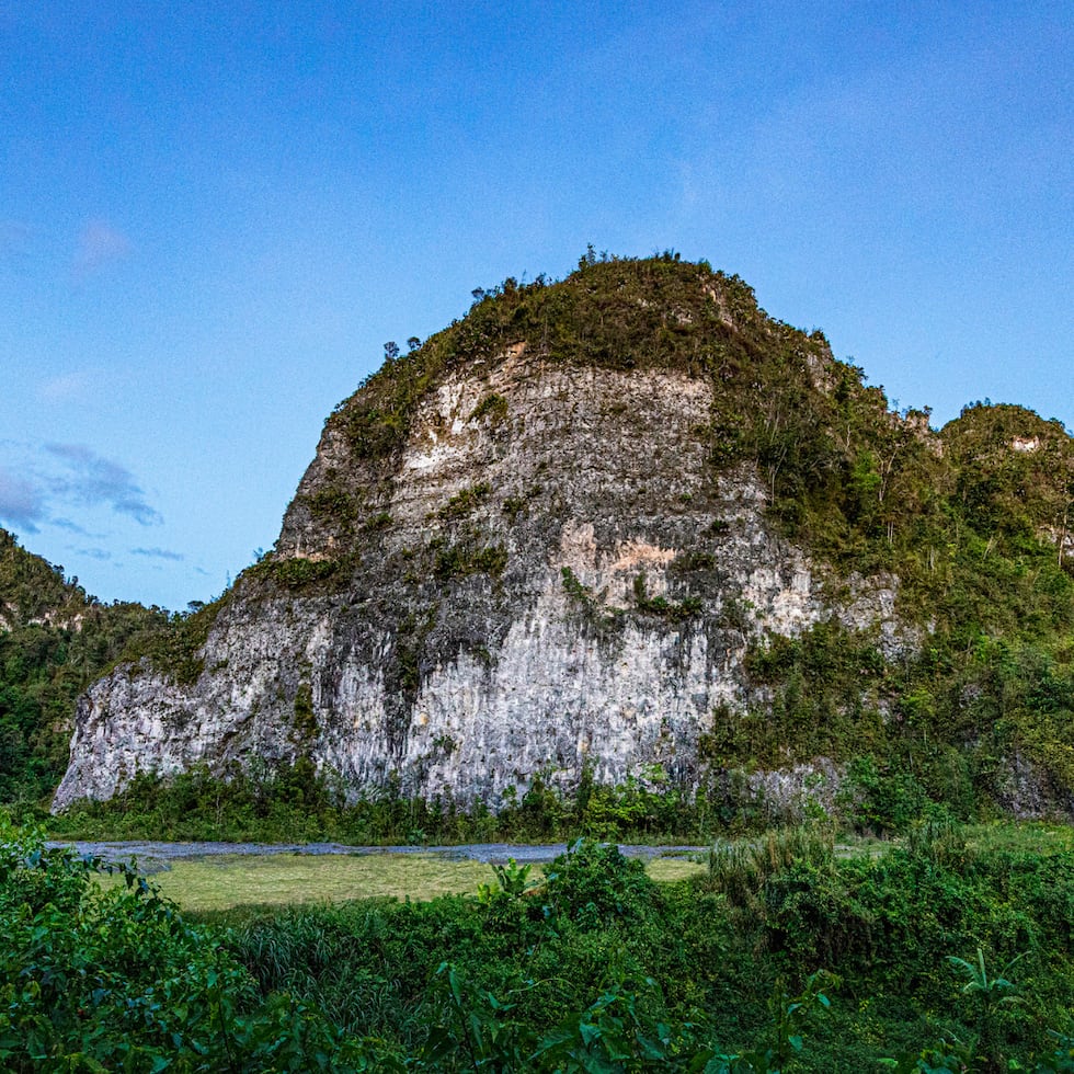 Se distingue por sus mogotes, cuevas, sumideros, ríos subterráneos y acuíferos naturales. (Foto capturada por Carlos Esteva y donada a Ciudadanos del Karso)