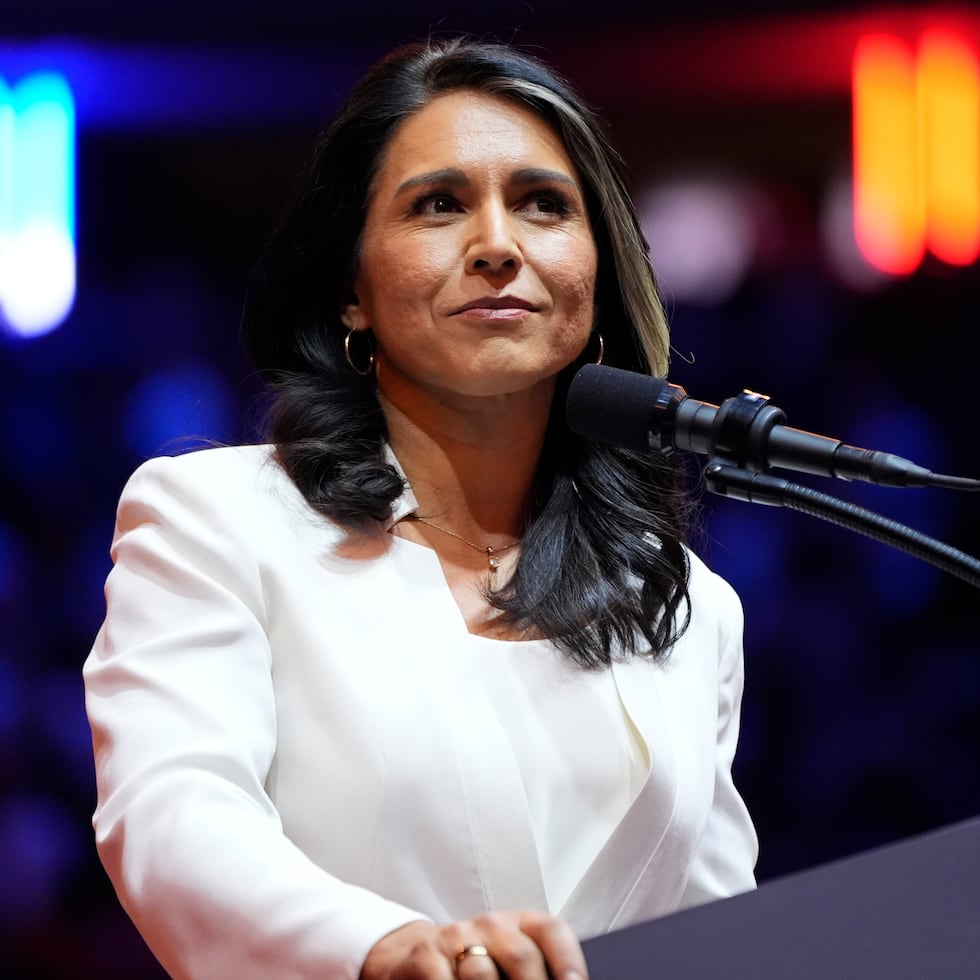 La investigación fue liderada por la jefa de espionaje de Estados Unidos, Tulsi Gabbard, una excongresista demócrata.