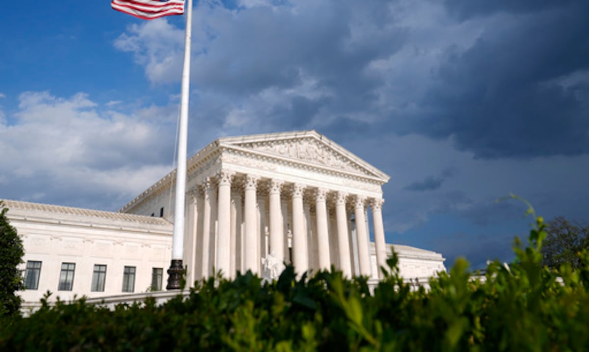 Key U.S. Supreme Court justices show skepticism towards Donald Trump’s order to limit citizenship rights