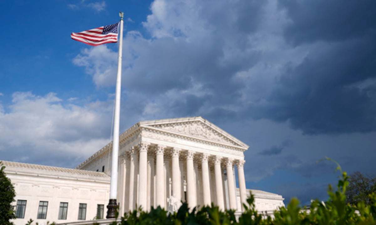 Jueces del Supremo estadounidense reciben con escepticismo la orden de Donald Trump para limitar el derecho a la ciudadanía