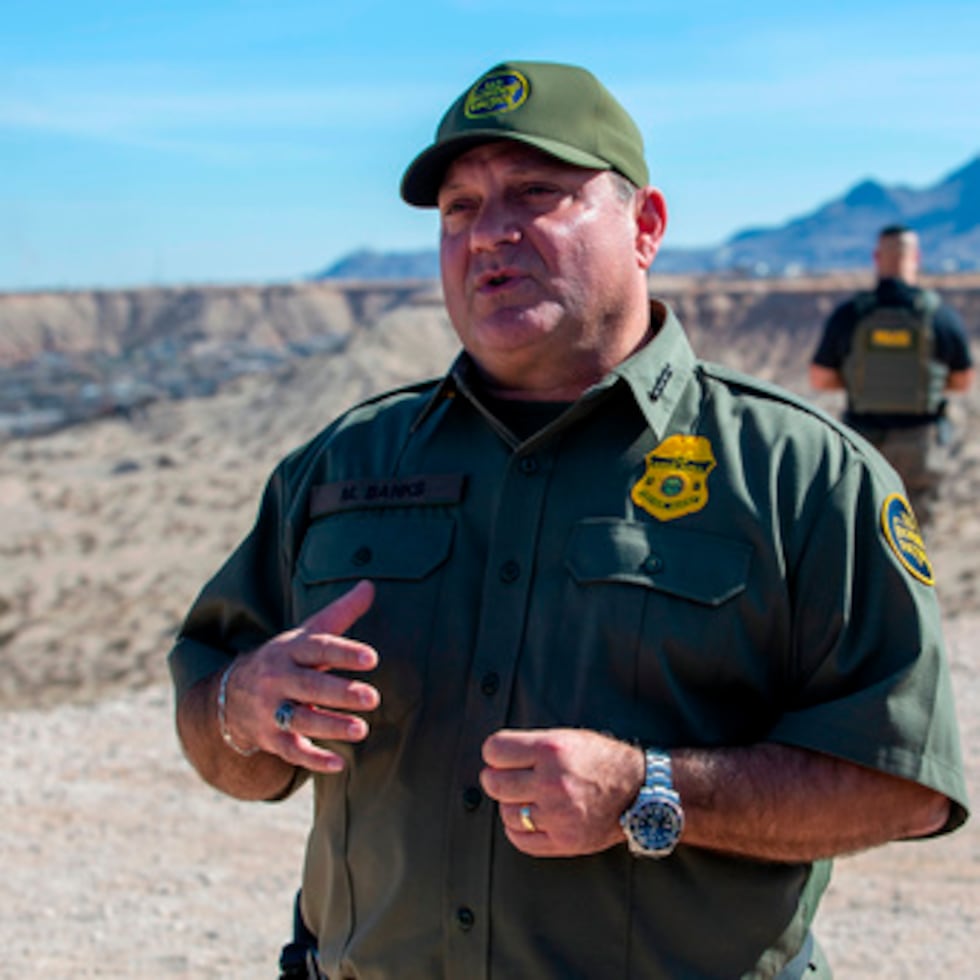 La decisión de Michael Banks, anunciada en una entrevista en Fox News y confirmada posteriormente por el Departamento de Seguridad Nacional, es la última sacudida de liderazgo de los funcionarios que implementan la represión de la inmigración del presidente Donald Trump.