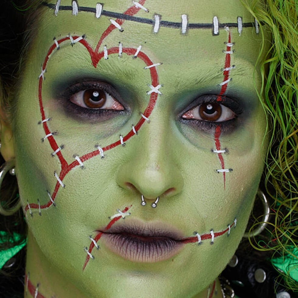 Frankestein es un clásico para recrear con productos de larga duración. Los delineados en multitud de formas y colores se convierten en los protagonistas de este tipo de tendencia, en el que formas clásicas convergen con dobles delineados en colores como fucsias o verdes.