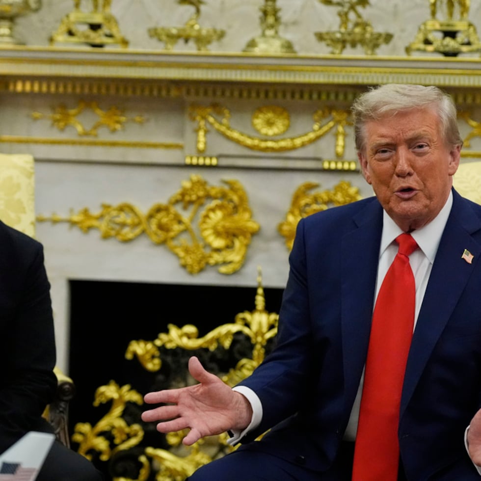 Donald Trump (der.) ha tenido una relación de altibajos con Volodymyr Zelensky (izq.) desde que llegó para un segundo mandato en la Casa Blanca.