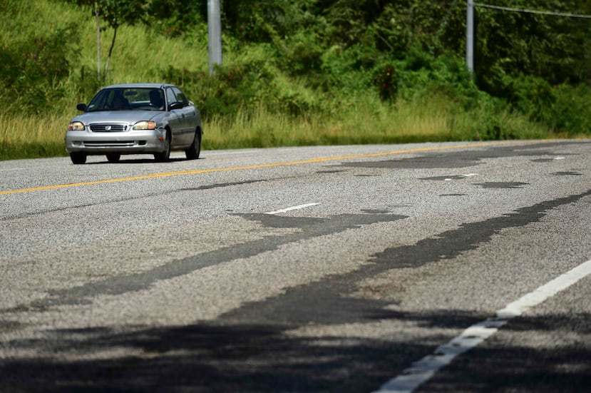 La carretera cada vez está más deteriorada