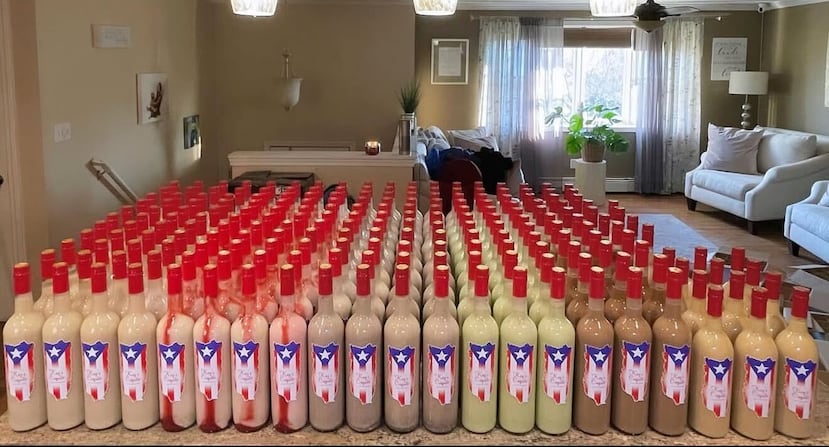 Así lucen las botellas de coquito de Kay's Coquito.
