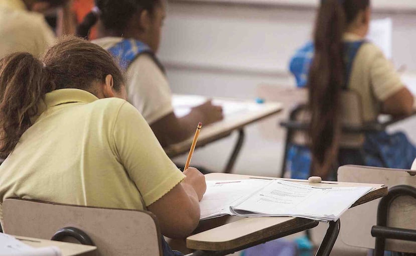 La visita de hoy a las escuelas públicas sirvió también para orientar a los padres sobre la administración de las nuevas pruebas estandarizadas que se ofrecerán a estudiantes de entre tercero y undécimo grado. (Archivo / GFR Media)