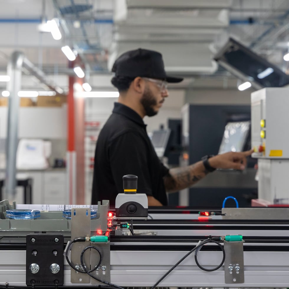 In the supplementary survey of manufacturing establishments, the same operational challenges persisted in costs (27%), cost of materials (18%), supplier deliveries (18%), maintenance and repair of machinery and equipment (9%), quality of materials (9%) and subcontracting (9%).