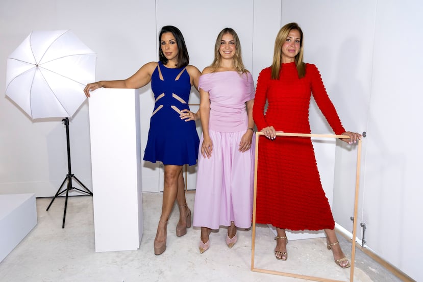 El código de vestimenta propuesto es "Creative Elegance"