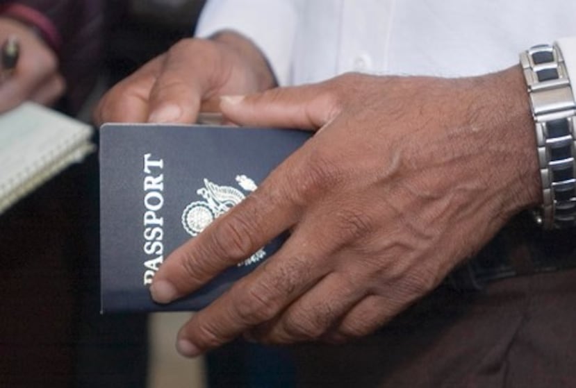 También es cada vez más caro conservar la ciudadanía estadounidense si se necesita un pasaporte para probarlo. La cuota de solicitud de pasaporte saltó un 27por ciento, de $55 a $70 con un incremento del 100 por ciento, de $20 a $40 en el cargo de seguridad de los pasaportes.(Archivo)