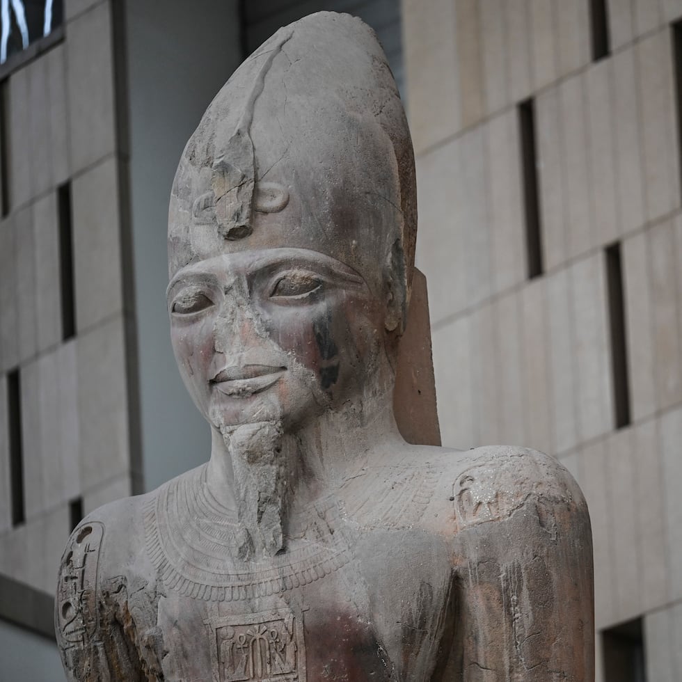 GIZA (Egypt), 01/11/2025.- A statue of King Ramses II displayed at the Grand Egyptian Museum ahead of the opening ceremony in Giza, Egypt, 01 November 2025. The Grand Egyptian Museum, the world's largest museum dedicated to a single civilization, is set to open officially on 01 November 2025 with an inauguration ceremony expected to be attended by numerous heads of state. (Egipto) EFE/EPA/MOHAMED HOSSAM
