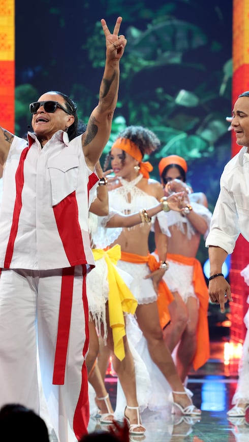 Víctor Manuelle y Elvis Crespo se unieron para estrenar en vivo