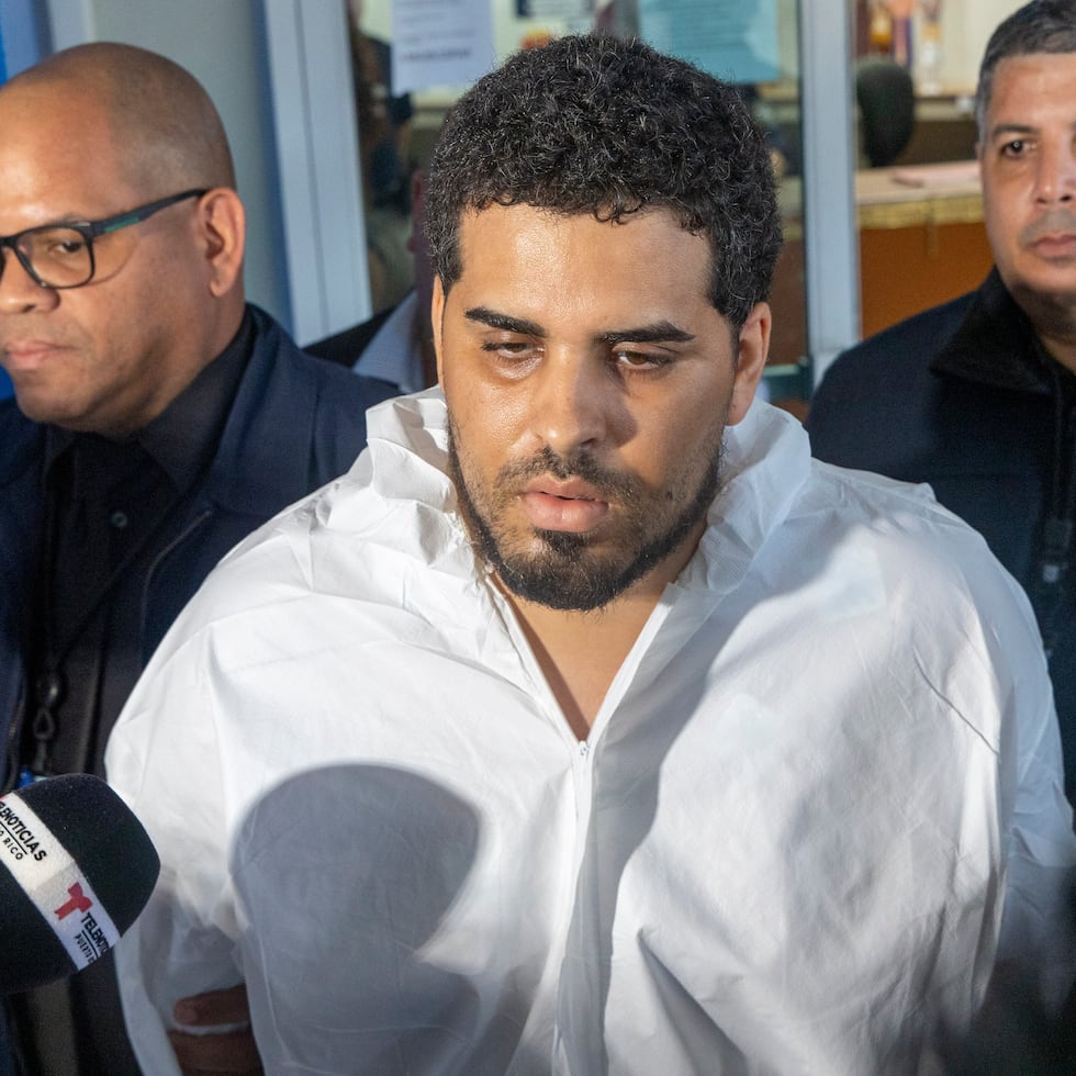 Christian Serrano Rosario enfrenta dos cargos de asesinato en primer grado y violación a la Ley de Armas por el asesinato de su hijo Chris Ezequiel Serrano Rodríguez, de 5 años.