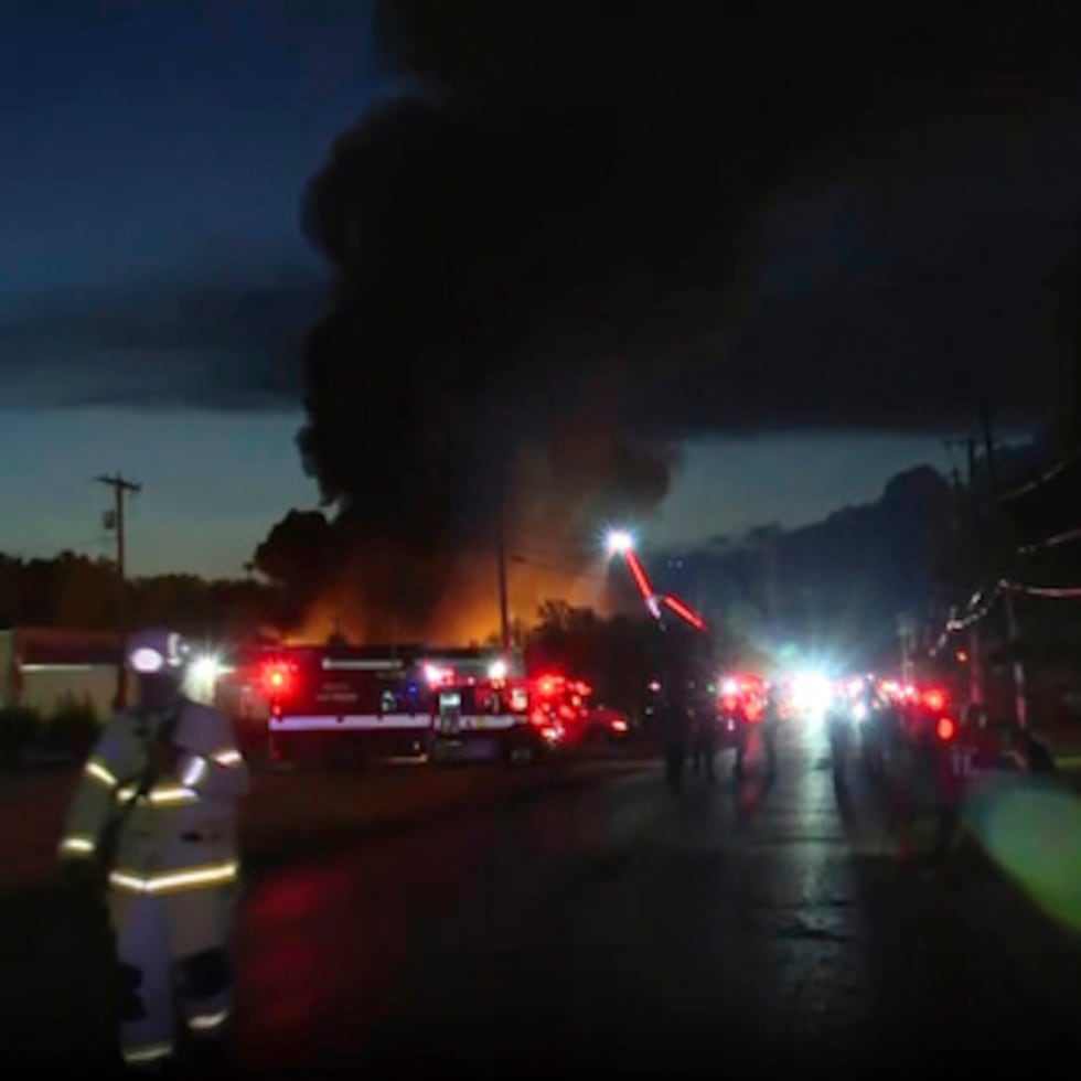 El Departamento de Bomberos y Rescate de Toledo informó que se produjeron dos explosiones en Brent Industries poco antes de las 5:00 a.m. del martes.