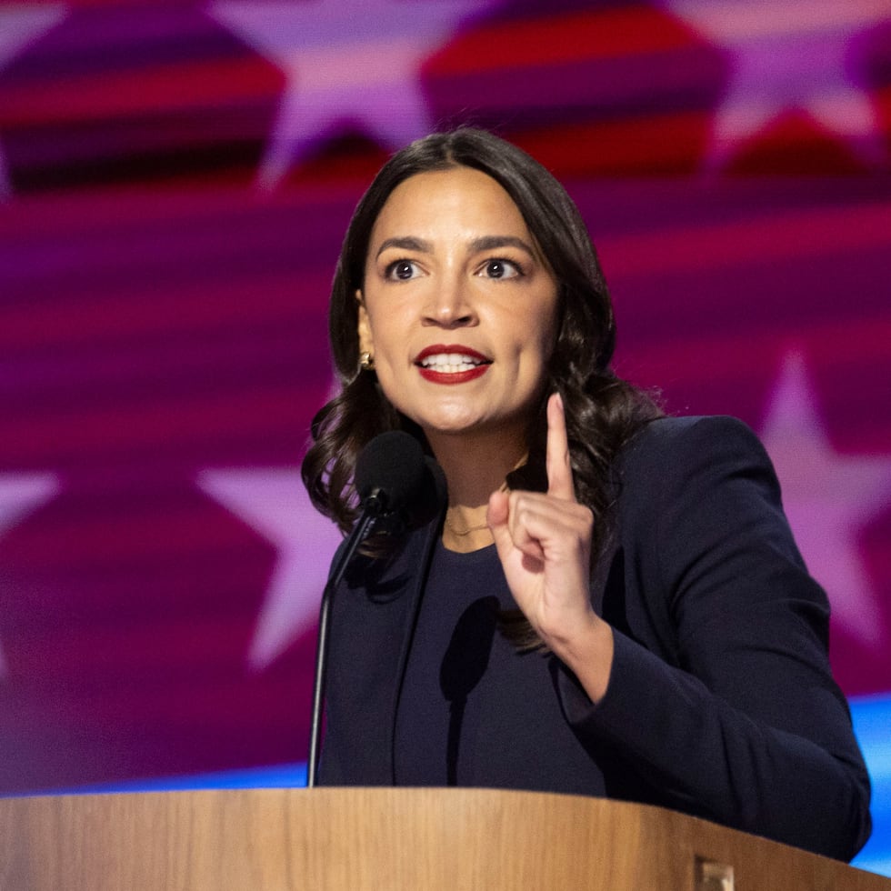 La congresista Alexandria Ocasio Cortez encabezó una carta al secretario de Energía federal, Chris Wright, en defensa de mayor transparencia sobre el estudio PR100.