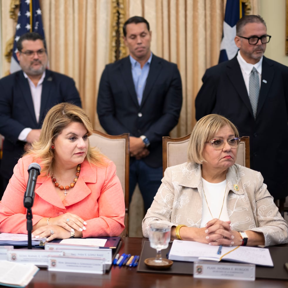En la reunión también participaron, por petición de la gobernadora, los expresidentes de la AAA, José Ortiz y Elí Díaz Atienza, así como el exsecretario del Departamento de Transportación y Obras Públicas, Carlos Pesquera.
