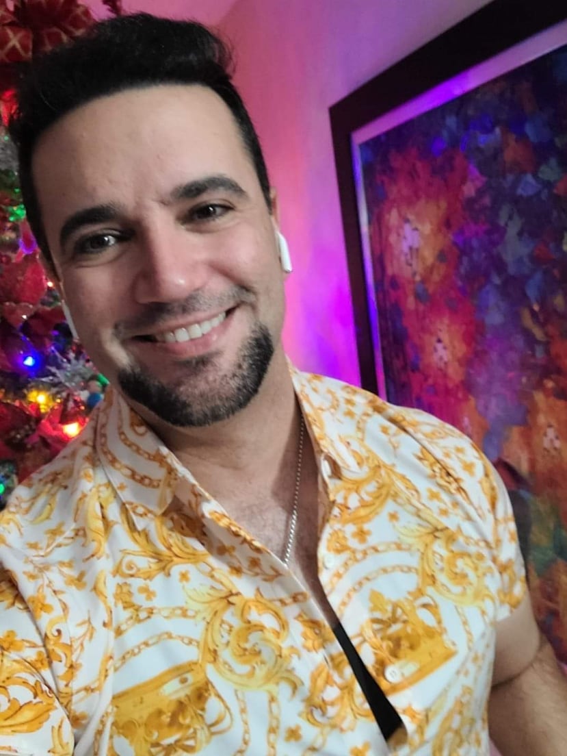 El puertorriqueño Ariel Orama López es director independiente, cantautor y actor.