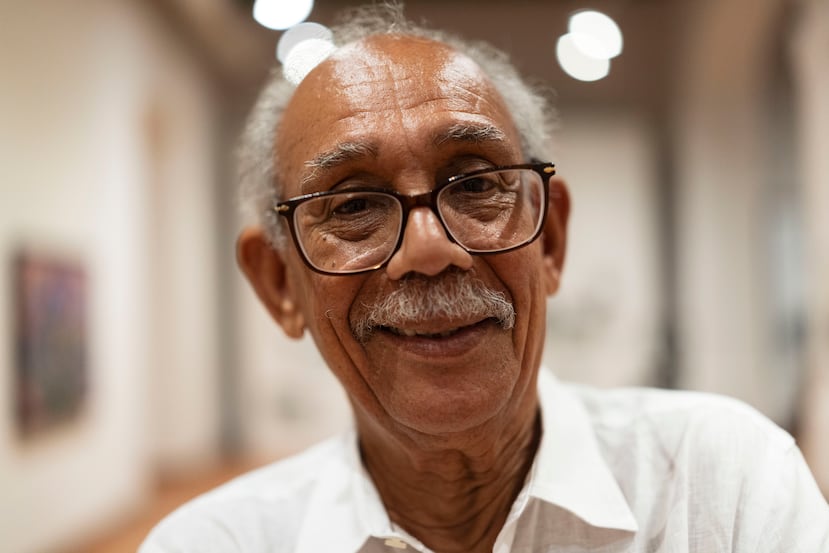 Además de su carrera artística, Carmelo Fontánez ha tenido una amplia trayectoria como educador, enseñando humanidades, historia del arte, dibujo y pintura.