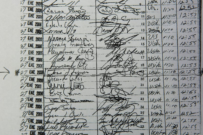 Libro de entrada del Complejo Correccional Guerrero, en Aguadilla, en el que se observa la firma de José “Coquito” López Rosario, confirmando su visita, el 27 de enero de 2006.