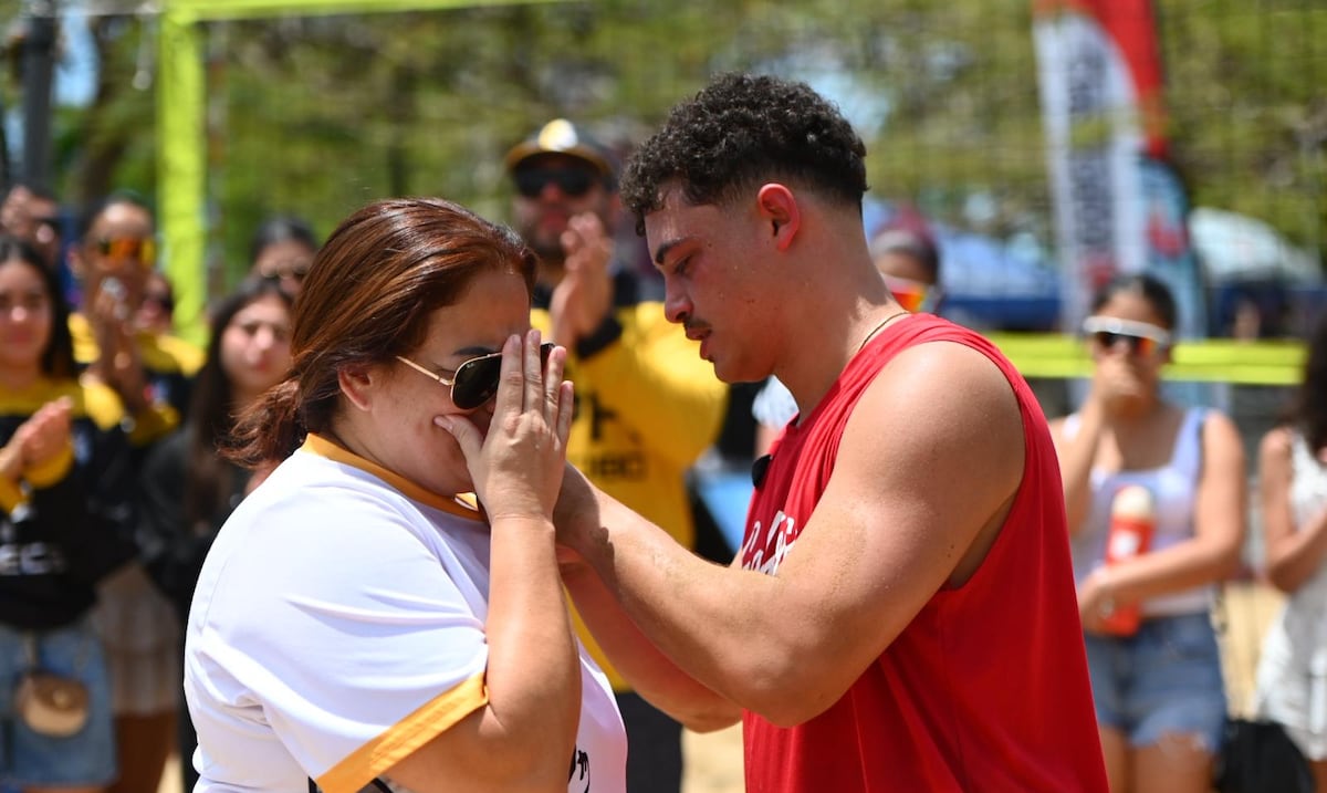 Emotivo tributo en la arena de la LAI a Axel Román Dorta, fallecido en accidente de motora en Hatillo