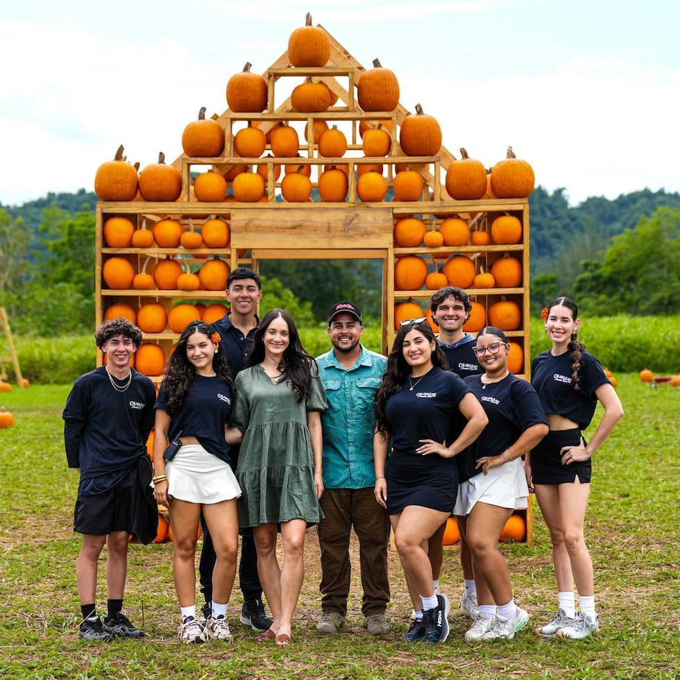 Equipo de trabajo del Calabazas PR Fest. Se recomienda comprar los boletos a través de la página web www.calabazasprfest.com, aunque también están disponibles de manera presencial. Los niños menores de tres años entran gratis.