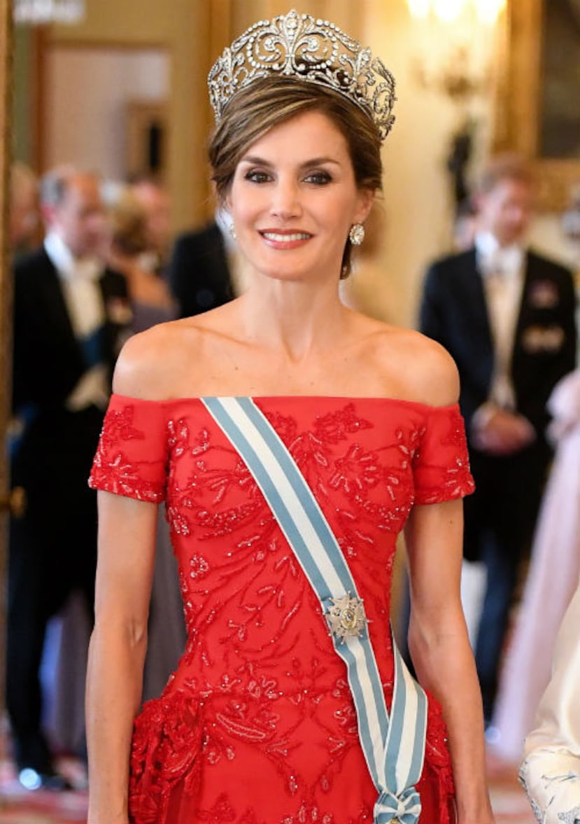 Letizia ha demostrado que no le teme al rojo, color que ha seleccionado para actividades formales y de gala, como la que tuvieron este año en Londres con motivo de su viaje oficial. (Archivo)