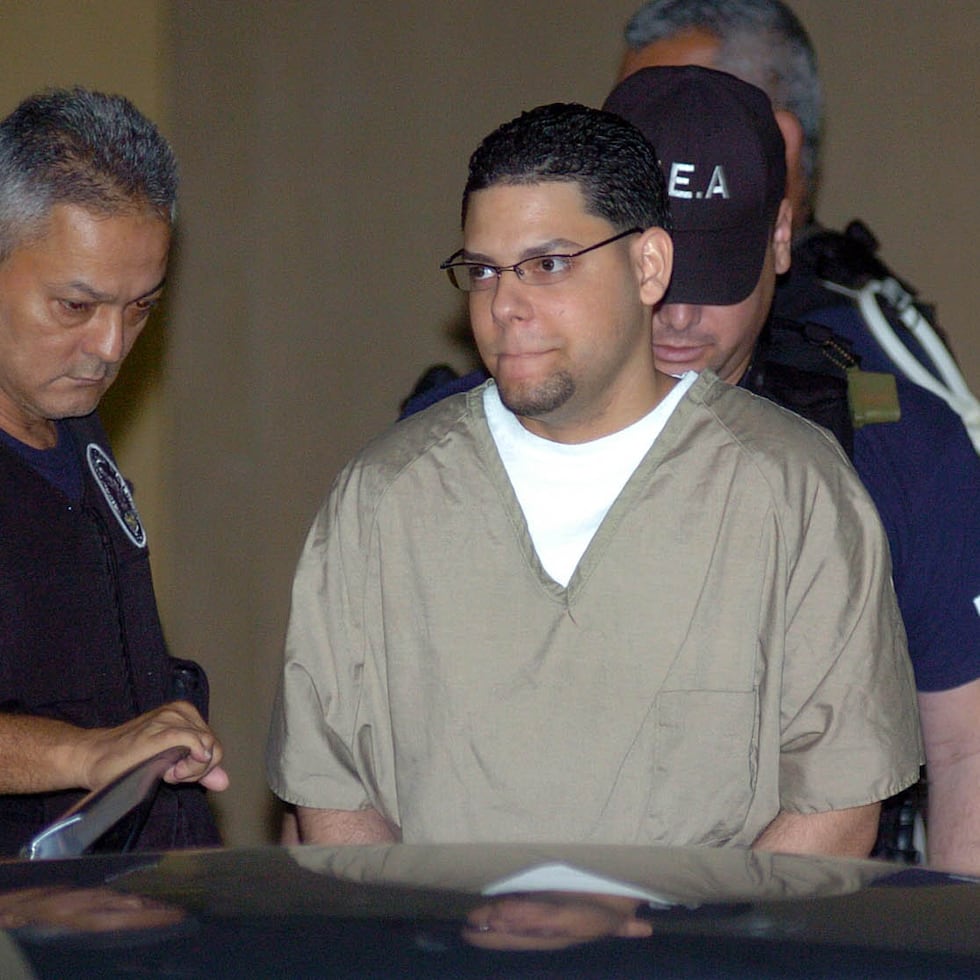 Alex Capó Carrillo, conocido en el pasado como "Alex Trujillo", fue arrestado en 2006 y cumplió cárcel hasta 2021, cuando comenzó un período de 10 años de libertad supervisada.
