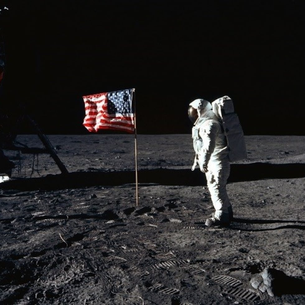 Neil Armstrong fue el primer hombre en pisar la Luna.