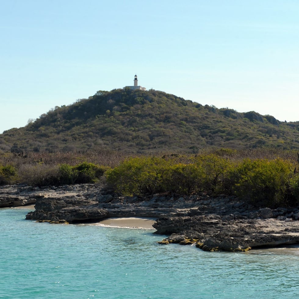 Una mujer murió luego que una embarcación se volcara mientras se dirigía hacia la isla de Caja de Muerto en Ponce.