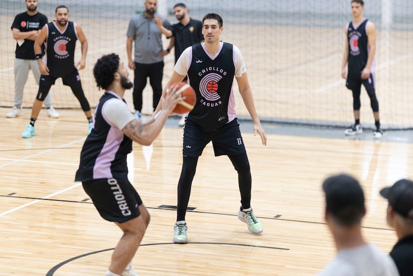 Los Criollos de Caguas sostienen una práctica en el complejo JUMP Sports Development Center en Hato Rey.