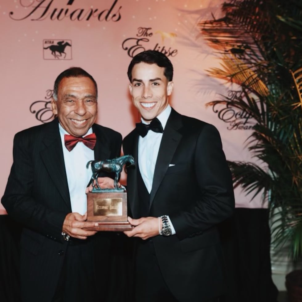 Irad Ortiz, hijo, aquí con el legendario Ángel "Junior" Cordero, busca su sexto Elipse, lo que le acercaría al líder de todos los tiempos.