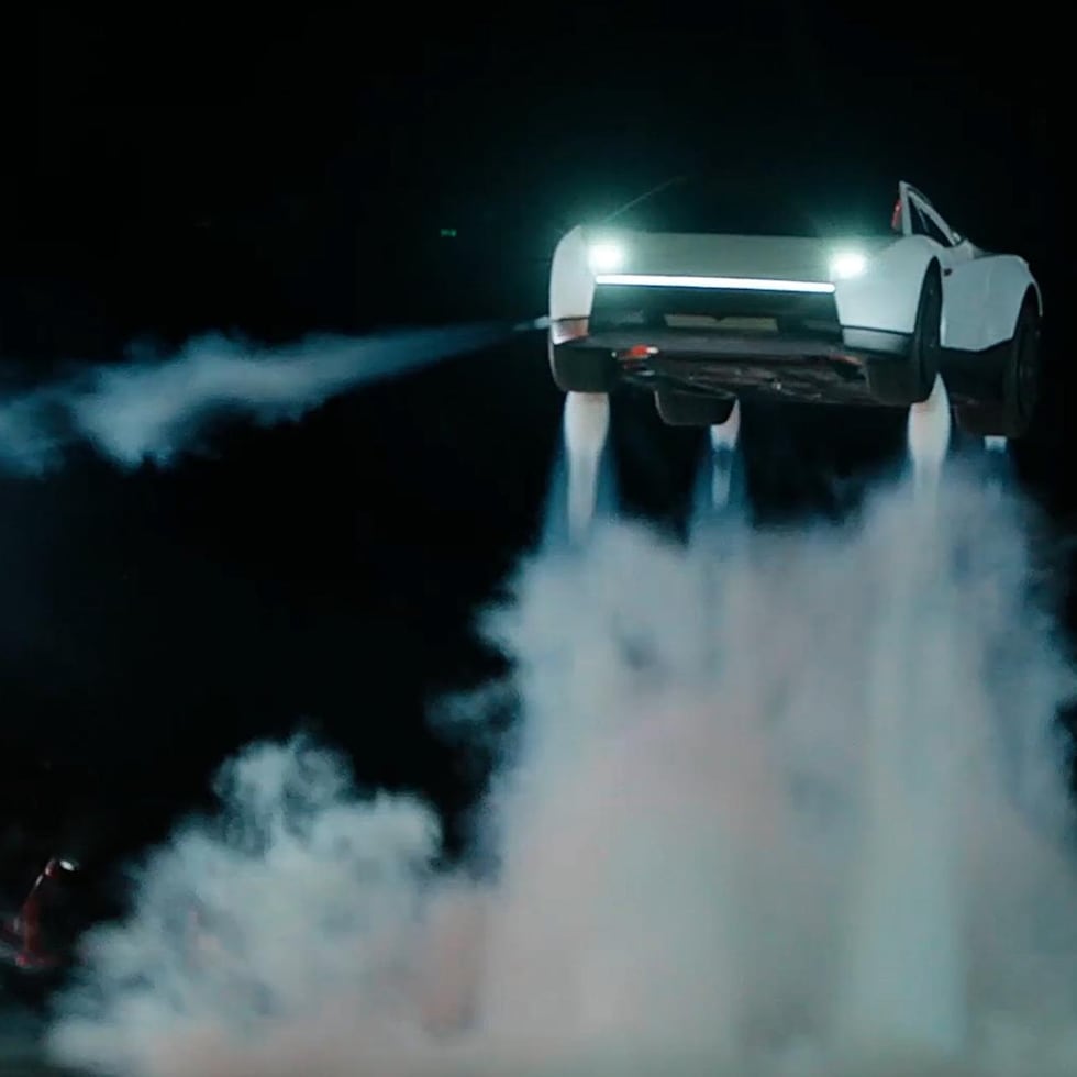 Captura de video en la que se ve la nueva generación de su auto deportivo eléctrico Roadster.