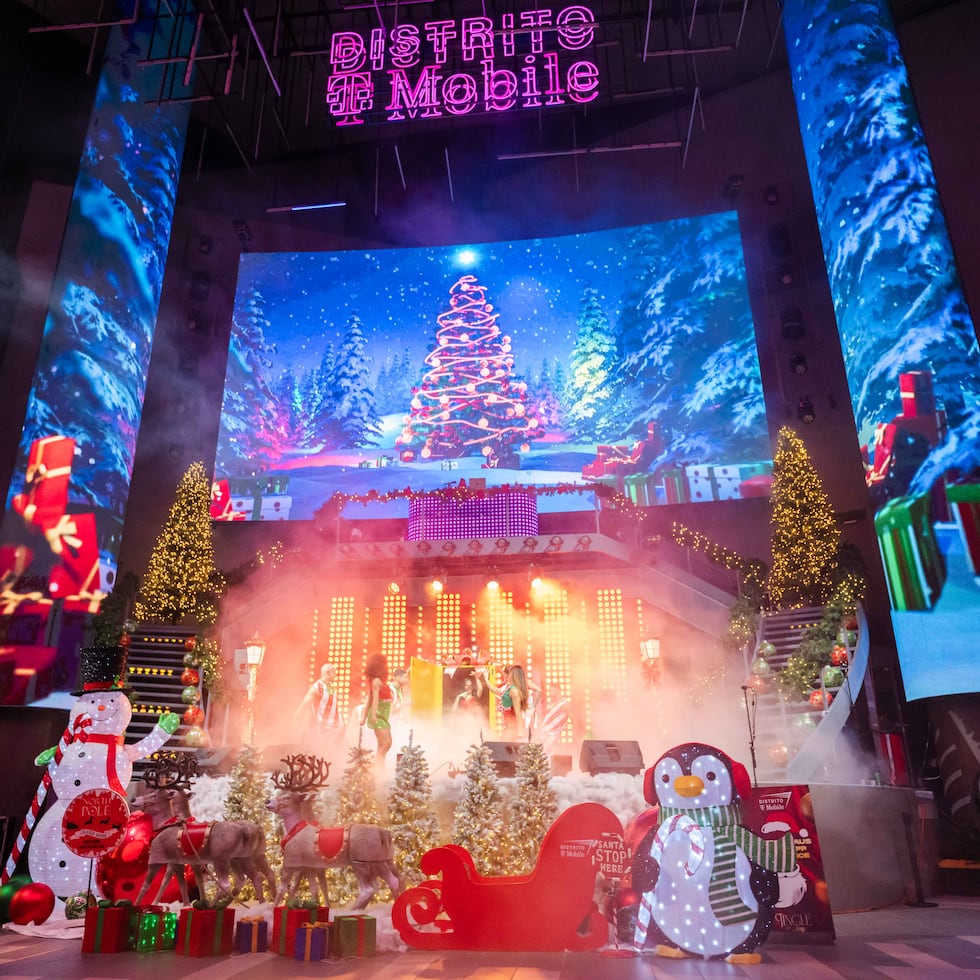 Este año, Distrito T-Mobile elevó la magia de la temporada con una decoración temática monumental.
