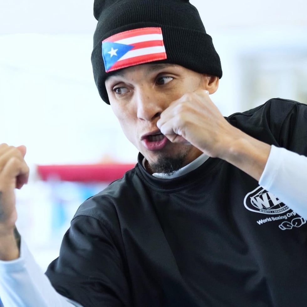 René "Chulo" Santiago se lesionó entrenando para su próxima defensa.
